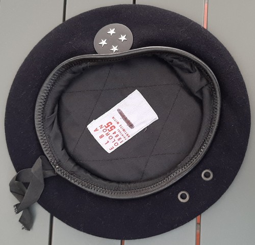 Très beau béret général - très,