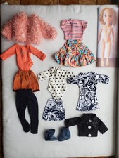 Lot de vêtements pour poupée