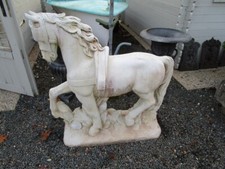 STATUE "CHEVAL" EN PIERRE