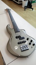 [ESP] Guitare basse électrique Custom Order Made in Japan avec étui souple...