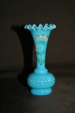 Vase bleu en opaline de foire