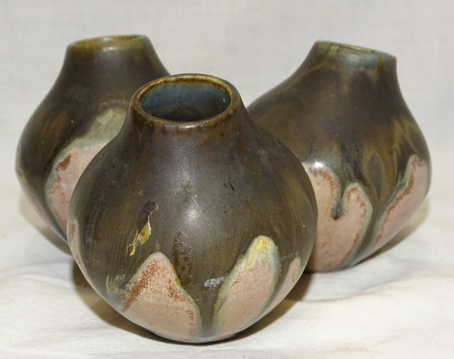 Joli vase trilobe - gres, signé