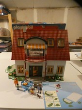 PLAYMOBIL Villa Moderne Maison Miniature avec Figurines (4279)