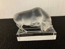 Taureau presse papier en cristal Lalique