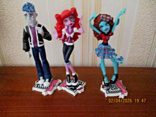 TROIS FIGURINES Monster High SUR SOCLE PARFAIT ETAT