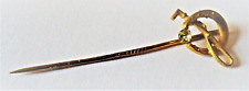 épingle à cravate ancienne en pomponne à décor de fer à cheval et de cravache