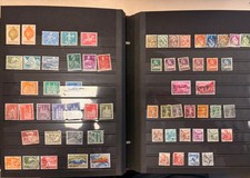 MONDE GROS LOT DE TIMBRES DANS DES CLASSEURS DANS UN CARTON D'ENVIRON 13 KG #62