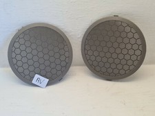 Cache enceinte porte avant