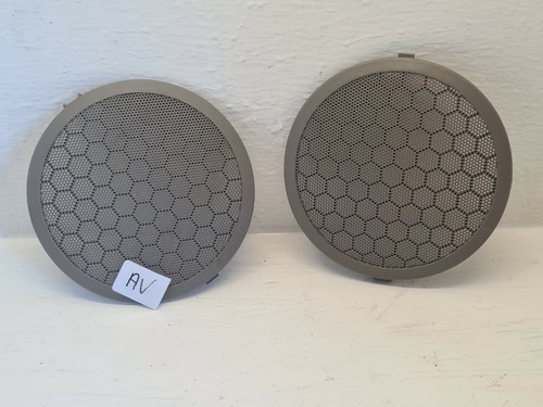 Cache enceinte porte avant