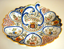 PLAT, SERVITEUR A OEUFS, PEINT A LA MAIN, FAÏENCE DE DESVRES, SIGNE GEO MARTEL