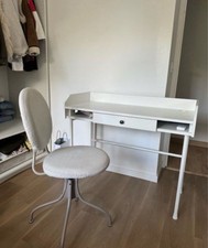 Bureau + chaise + miroir –