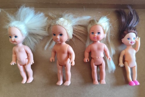 Lot petites poupées - petites,