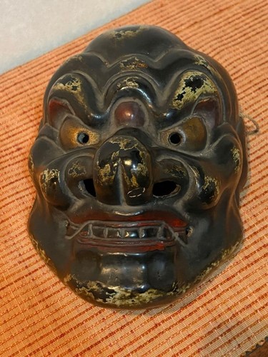 Masque traditionnel japonais