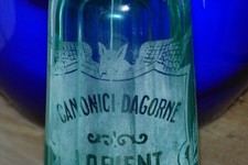 siphon eau de seltz. En ouraline,  pyramidal graphisme CHAUVE-SOURIS. LORIENT