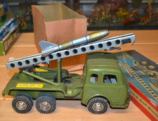 joustra ref 703 camion rampe lance fusées avec boite avec  missile