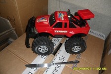 4 x 4 Télécommandée Typhoon