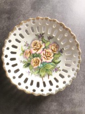Coupelle plat en porcelaine ajouré ancien motif floral roses