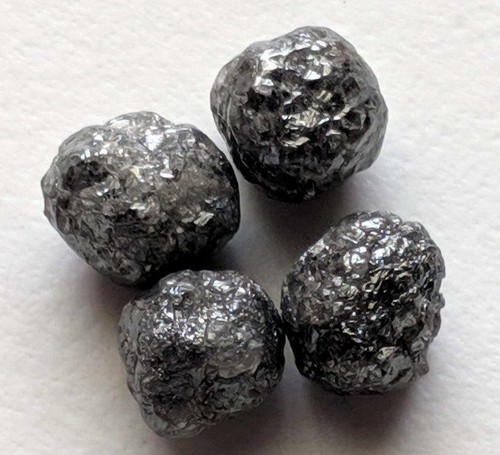 Diamant noir brut - , à
