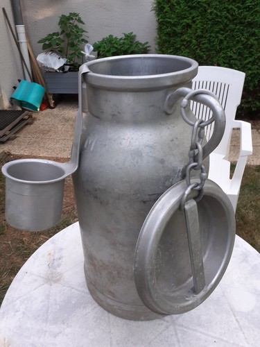 Ancien bidon lait ferme - de,