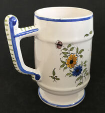 Chope à bière en faïence populaire à décor floral, marquée Meillonas, H: 14 cm