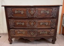 commode Lyonnaise galbée époque Louis XV en noyer massif vers 1750