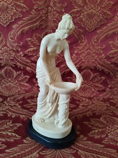 ANCIENNE SCULPTURE DEESSE DE LA FAMILLE  SIGNÉE A. SANTINI EN RESINE