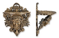 Une console murale en fonte -