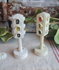 2 ANCIENS FEUX DE CIRCULATION