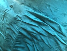 Rideau damassé vert avec ruflette 141x228 + coupon tissu vert damassé 237x200 cm