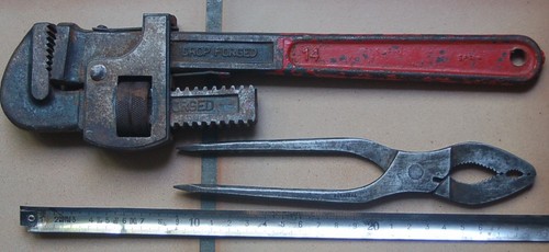 Outils anciens clé - outils, pince