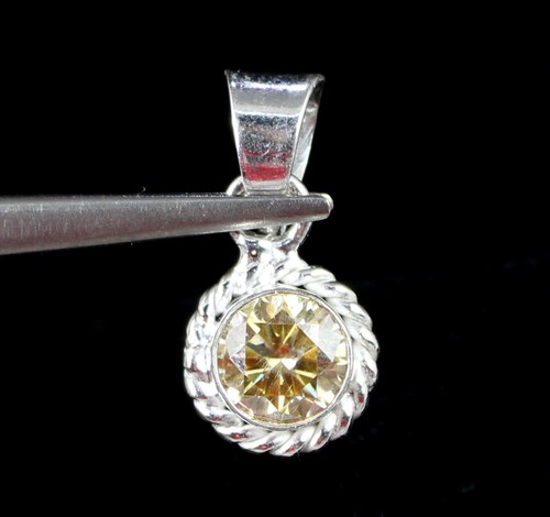 Pendentif solitaire diamant - en,