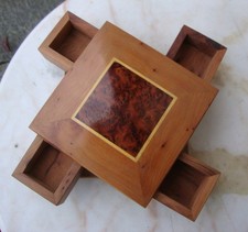 boite à bijoux en bois,  ouverture secrète , magique ....