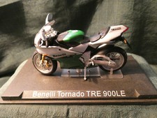 MOTO / BENELLI TORNADO TRE 900LE  1/24 ALTAYA  / NEUF  SUR SOCLE