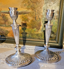 PAIRE DE BOUGEOIRS STYLE LOUIS XVI DIRECTOIRE BASE OVALE GODRONNEE METAL ARGENTE