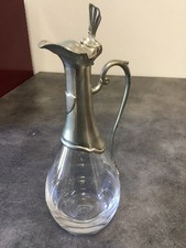 Jolie  carafe à décanter en verre moulé monture en étain