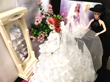 BARBIE robe de mariée (pas Mattel), voile, chaussures, bijoux, BE, PAS de poupée