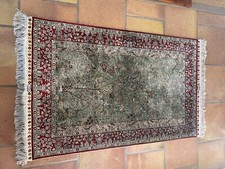 tapis ancien fait main en soie  Hereke