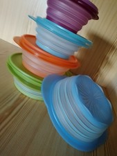 LOT DE 4 BOLS  MINI-MAX PLIABLES TUPPERWARE + 1 PASSOIRE MINIMAX / 4 couvercles 