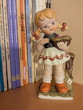 Figurine Petite Fille Au Panier