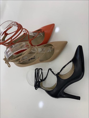 Nus pieds talons des trois - des,
