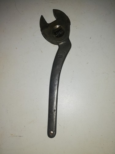 Cle molette ancienne - , a