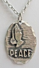 pendentif gravé Peace mains jointes bijou vintage chaîne couleur argent 5172