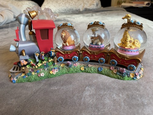 Disney dumbo snow globe music - globe,