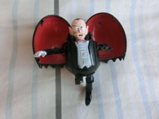 jouet egg monster Bandaï Dracula en l'état