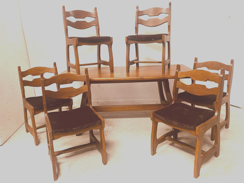 Six chaises une - et, en