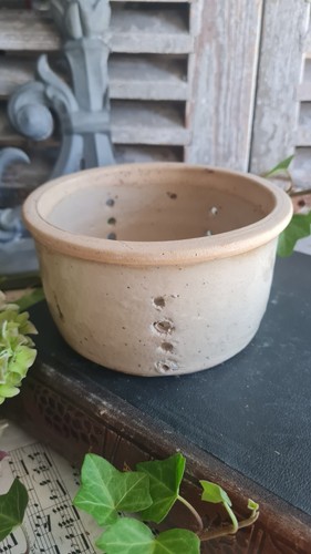 Ancienne faisselle egouttoir - ,