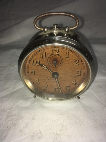 Gros réveil ancien