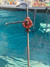 Ancienne pompe à eau manuelle