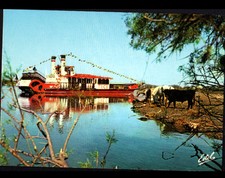 LES SAINTES-MARIES-de-la-MER (13) BATEAU à roue de promenade "TIKI"