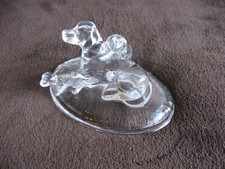 Jolie presse papier cristal d'arc représentant un labrador couché et 2 chiots